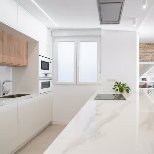 Cocina reformada por Construcciones Nicolás Salgueiro en Gondomar