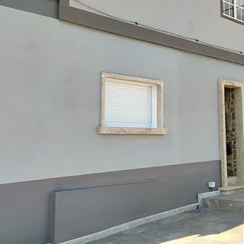 Fachada rehabilitada de una vivienda en Gondomar