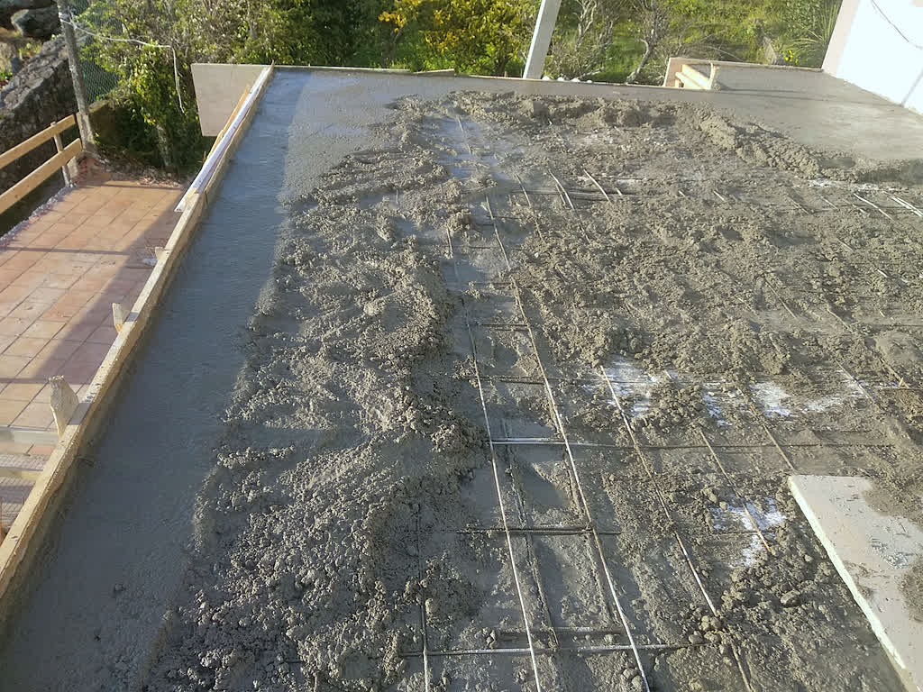 Hormigonado de la losa de una terraza exterior en Gondomar